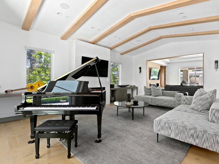 72dc0f7555934113824ed61373173f1f_md 0522-LA-Rams-Champ-Jalen-Ramsey-Lists-Hidden-Hills-home-primary-4