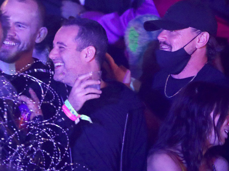 73e5674e4a1f49b2910da21938f3faa9_md Leonardo DiCaprio attends the Levi’s Neon Carnival