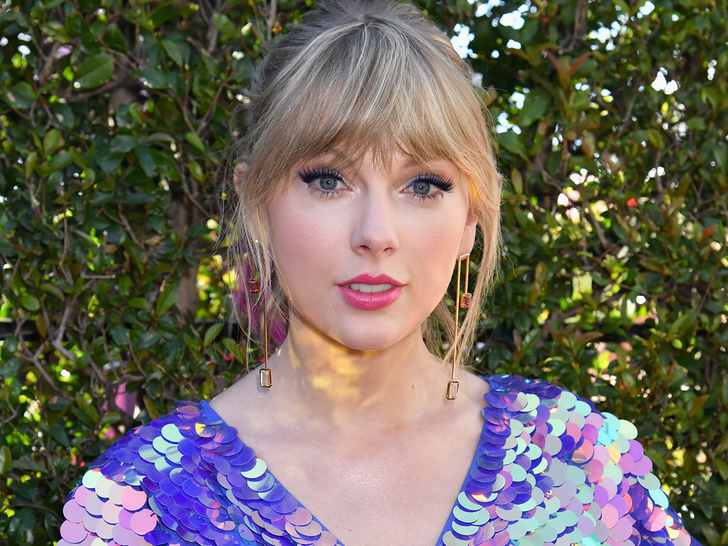 7506b8f61194470e95bde78f635033d7_md taylor swift