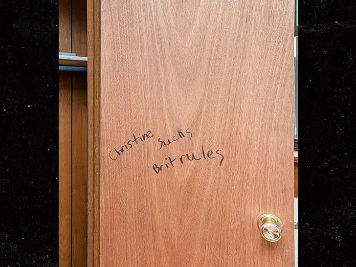 757266e875124030aa47b0e8f9f7747c_md 1101-Britney-Spears-Childhood-Home-In-Louisiana-For-Sale-primary-5