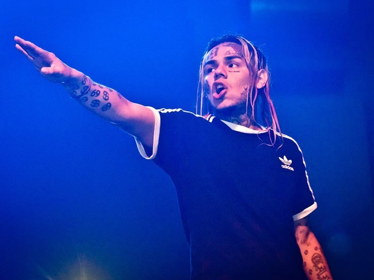 Tekashi69 Performance Photos