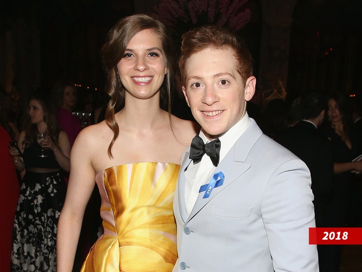 7a2ddc007ce947dea269be634601c756_md ethan slater