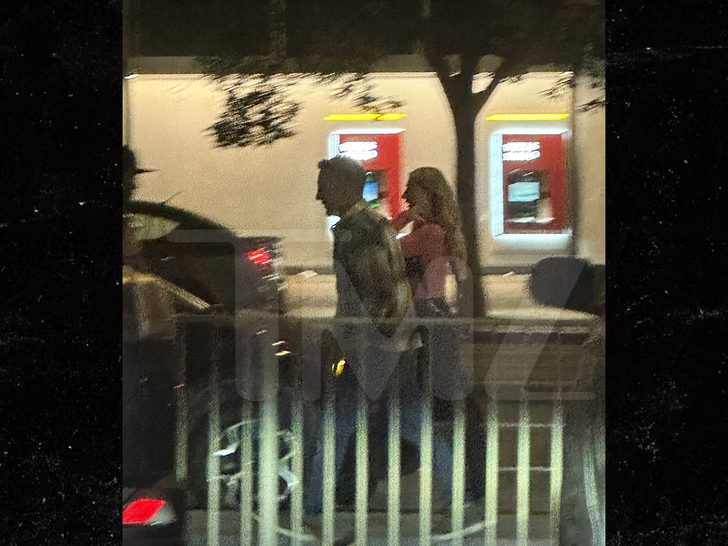 110523 Mauricio and Emma Spotted Together 6 - tmz