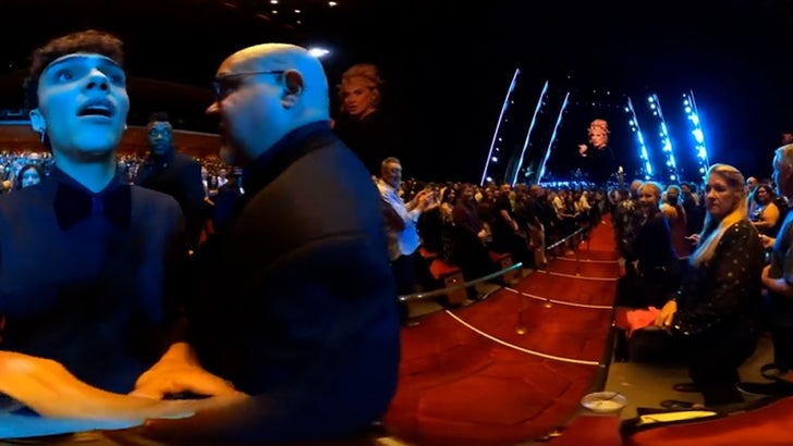 082823-adele-fan-kal