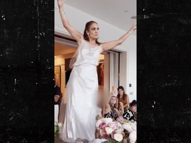 7cd474929e724e85afb802eb6c39eaa6_md onthejlo.com