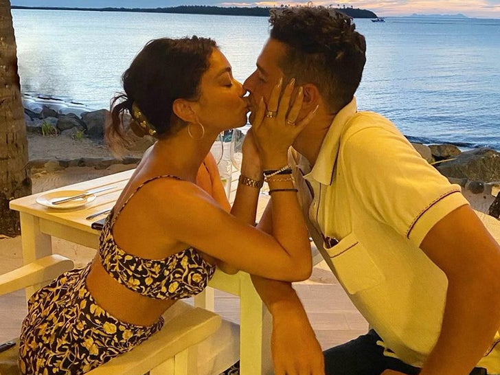 1214-Stars-Kissing-Sub1