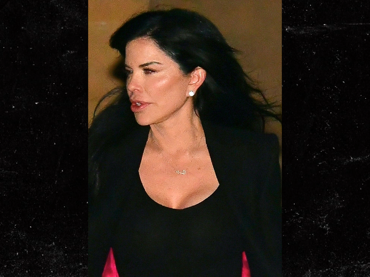 Lauren Sánchez jeff bezos necklace