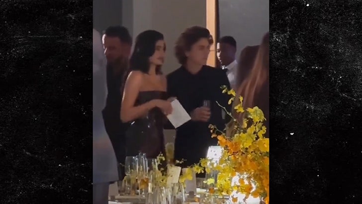 110223_kylie_jenner-kal