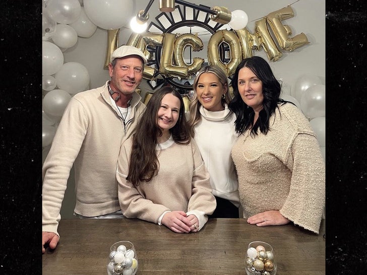 824e701e944a46deb131bc1d48a59fa8_md 1229-Gypsy-Rose-Blanchard-Welcome-Party-primary-2