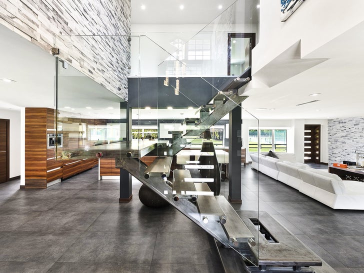 0908-Gisele-Bundchen-New-House-Photos-primary-6