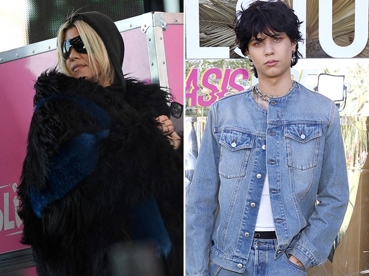 85d3026996594bbda8eba21d69577843_md 0414-coachella-celebrity-photos-day-one-primary-2