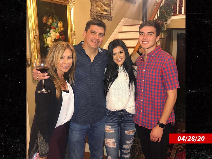 8709fddda00d4d4298dcb652c49289ce_md the aldama family monica aldama