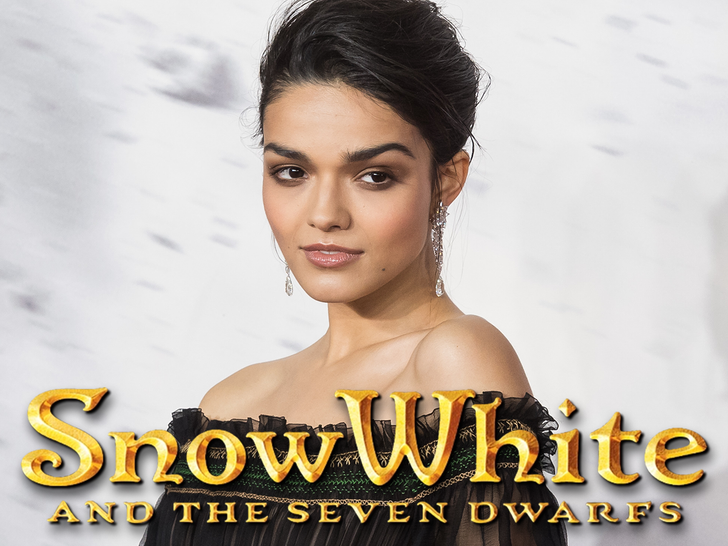 snow white  rachel zegler