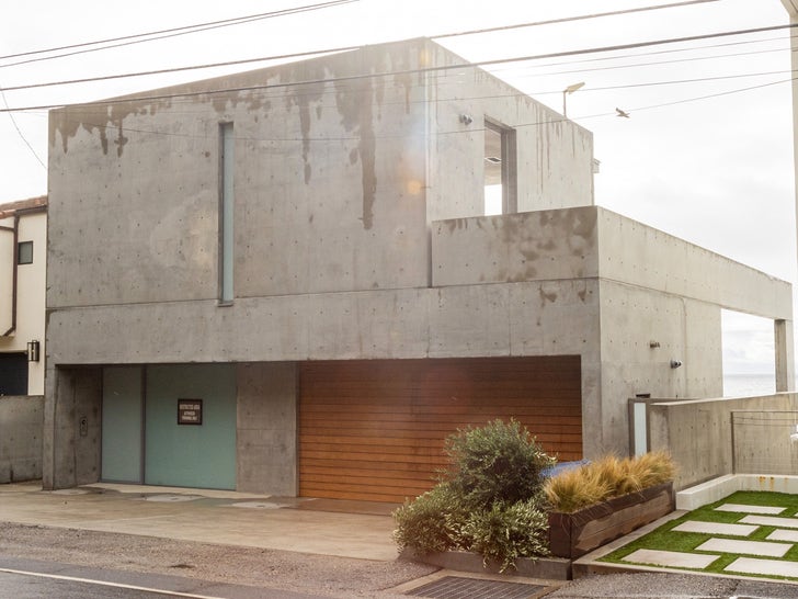 1220-kanye-west-malibu-beach-house-gutted-construction-photos-primary-4