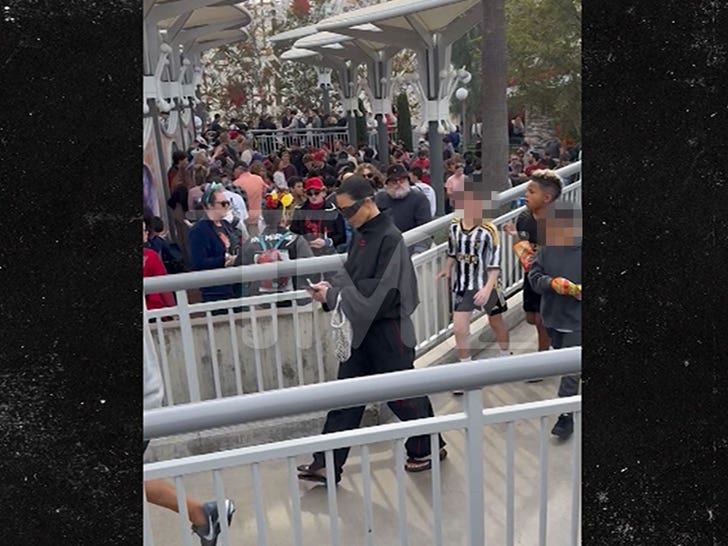 122723-kim-kardashian-saint-disneyland-3-wm