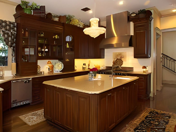 1024-britney-spears-2007-the-summit-house-photos-primary-3