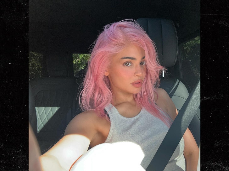 kylie jenner with pink hair