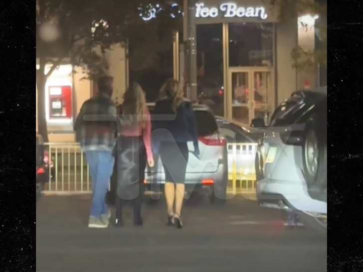 110523 Mauricio and Emma Spotted Together 7 - tmz