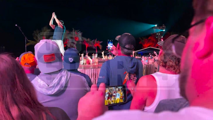 012124_concert_football_kal