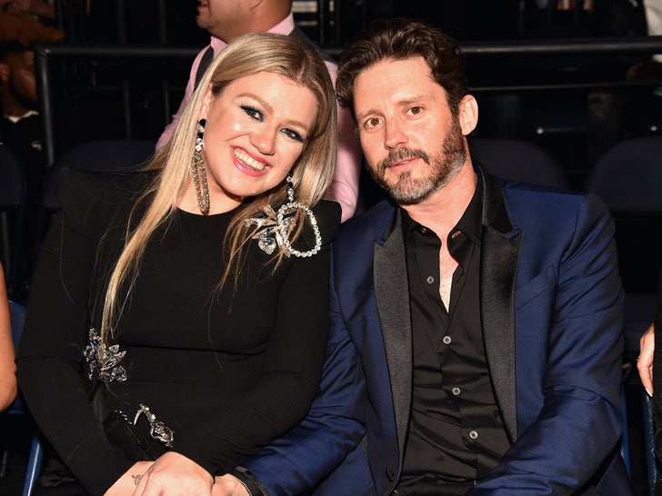 Kelly Clarkson and Brandon Blackstock -- Happier Times