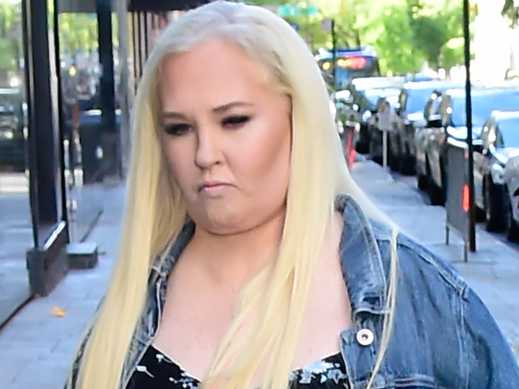 8eba3af9fea04f7697524b855f696889_md Mama June