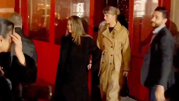 121323_taylor_swift_kal_v2