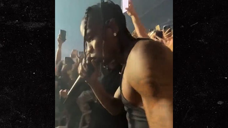 101523_travis_scott_crowd-KAL