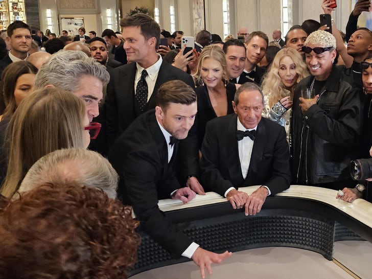 Celebs Pack Opening of Las Vegas' Fontainebleau