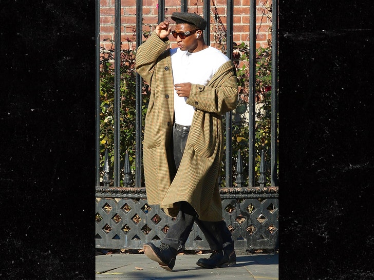 1209-Jonathan-Majors-backgrid-4