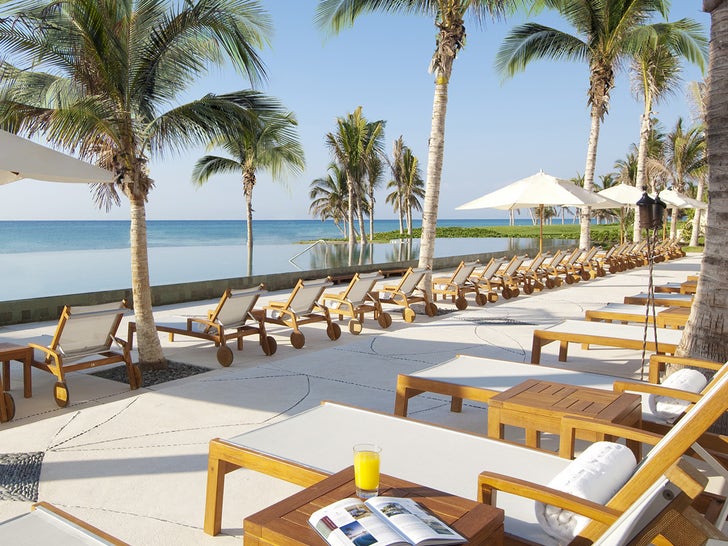 1005-love-is-blind-mexican-resort-photos-primary-3