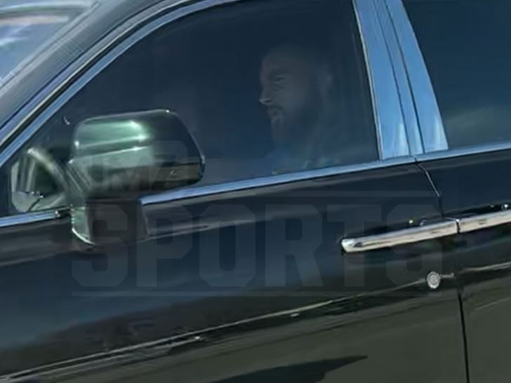 112323-travis-kelce-1