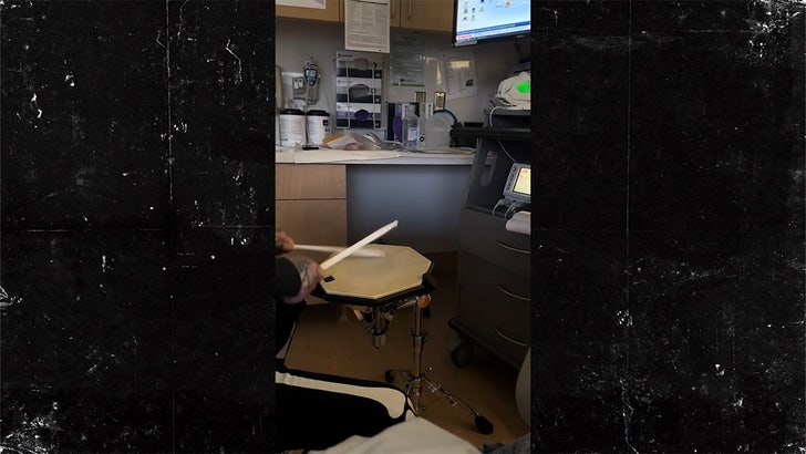 111023_travis_barker_kal