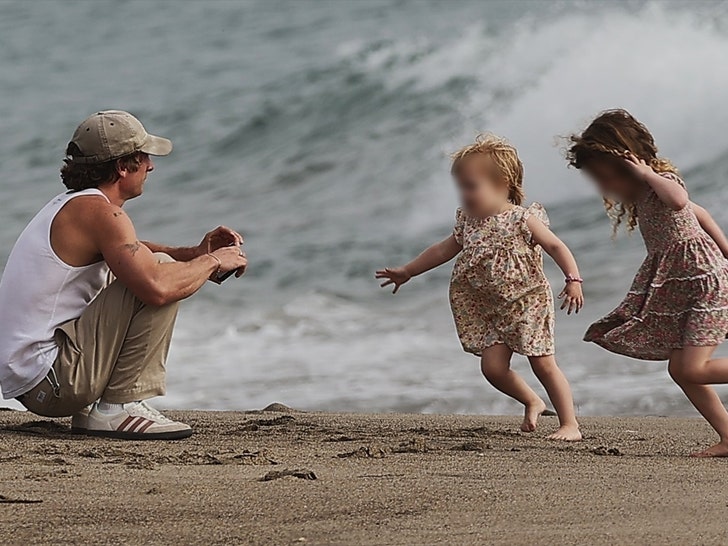 Jeremy Allen White at beach bg 6