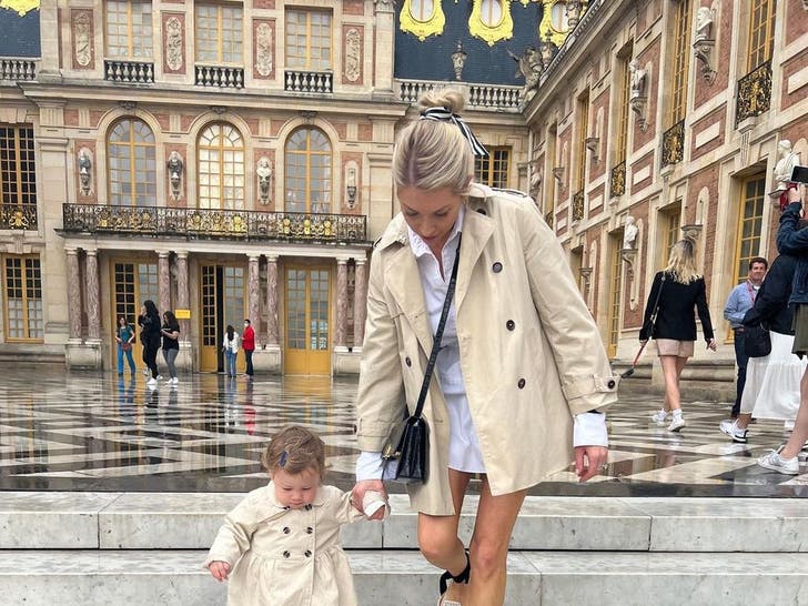 982faa1ea5ed43189aadcd2909007582_md Stassi Schroeder