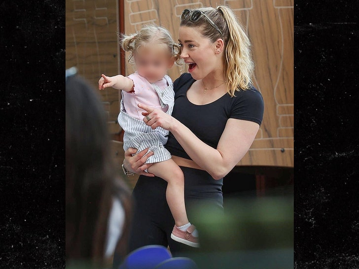 99687d4ce1094ec0a688af2b49ff81f6_md amber heard backgrid 2