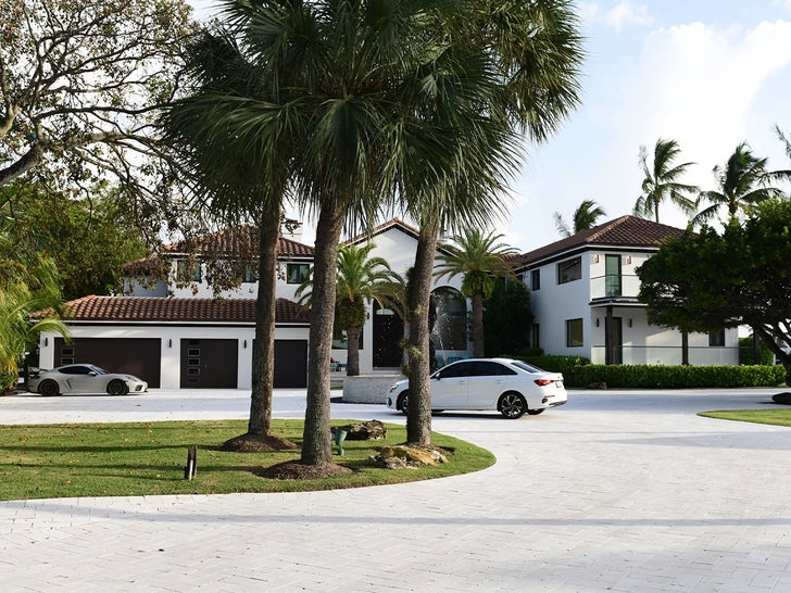 0724-Lionel-Messi-House-Hunting-Sub2