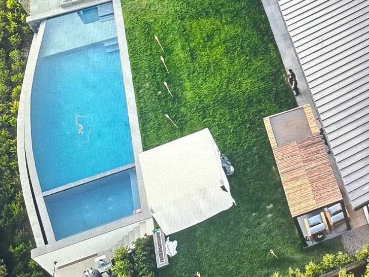 matthew perry pool he died in