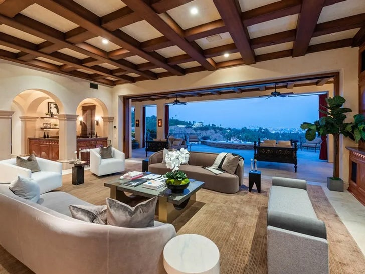 a5ed84afe1e74ba986730dc5fb98e620_md 0414-jeff-franklin-beverly-hills-mansion-photos-primary