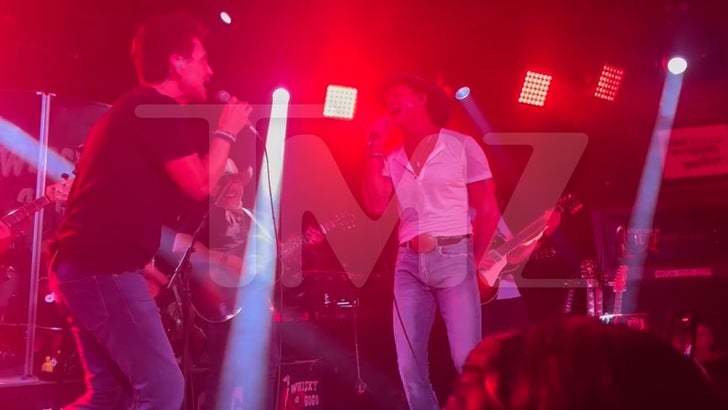 a76422a58138462480571d5b16bb71ae_md 072523-tim-mcgraw-show-richard-kal