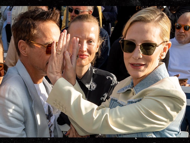 1003-paris-fashion-week-front-row-primary-2