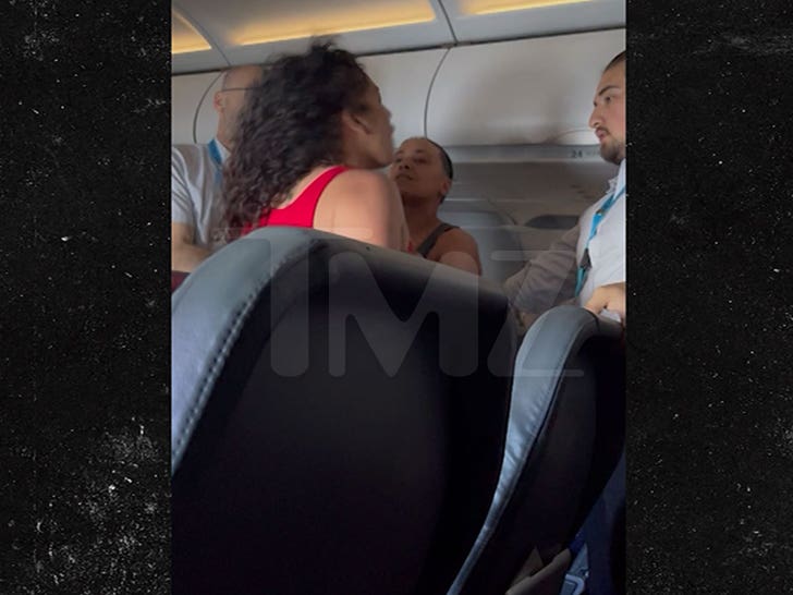 abb2eda5415a4f5b83b69af694875940_md 072023-flight-chaos-3