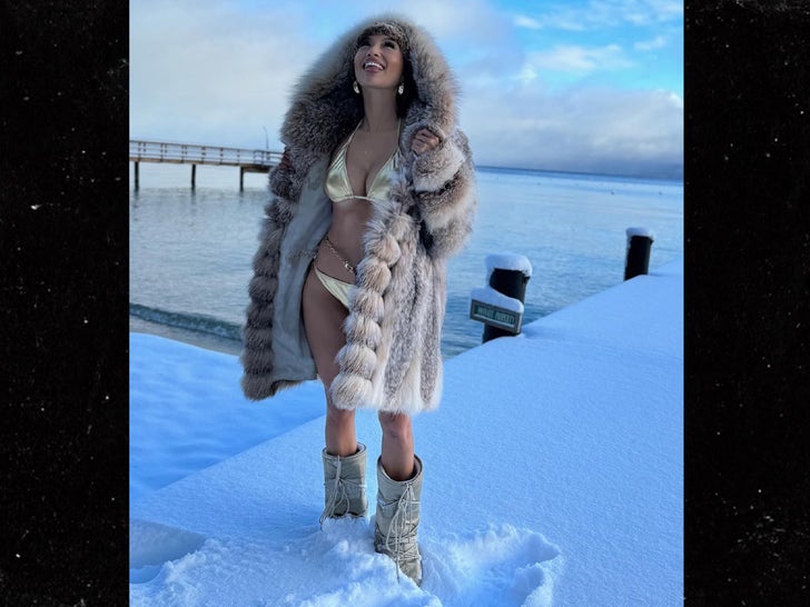 0105-Jeanie-Mai-Birthday-Sexy-Selfies-photos-primary-2