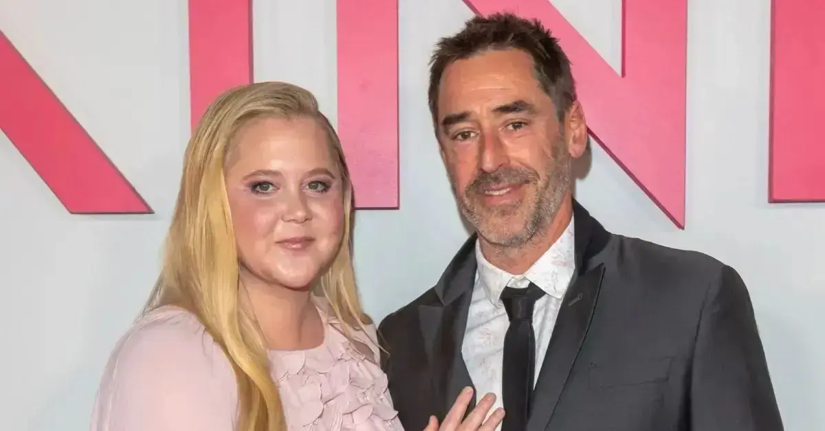 amy-schumer-mercilessly-trolled-over-divorce-revenge-body-as-she-makes-split-with-chris-fisher-official-youre-still-fat3-1767808690979 Photo of Amy Schumer and Chris Fischer