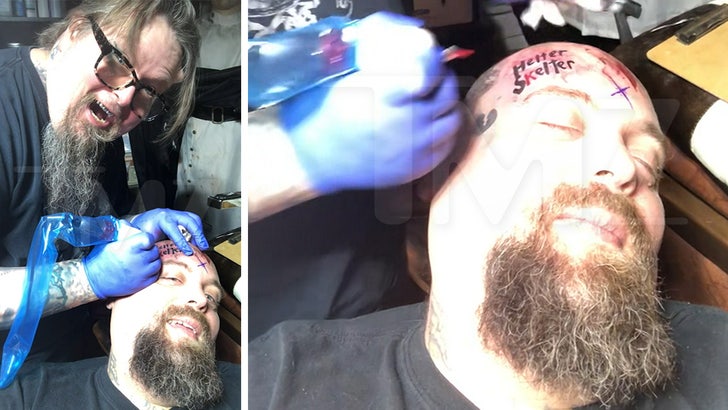 111020_manson_tattoo_kal