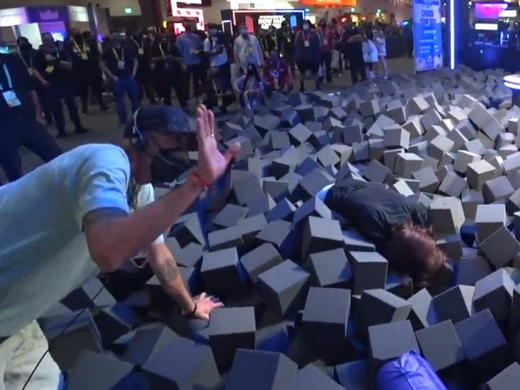 101022-adriana-chechik-sub3