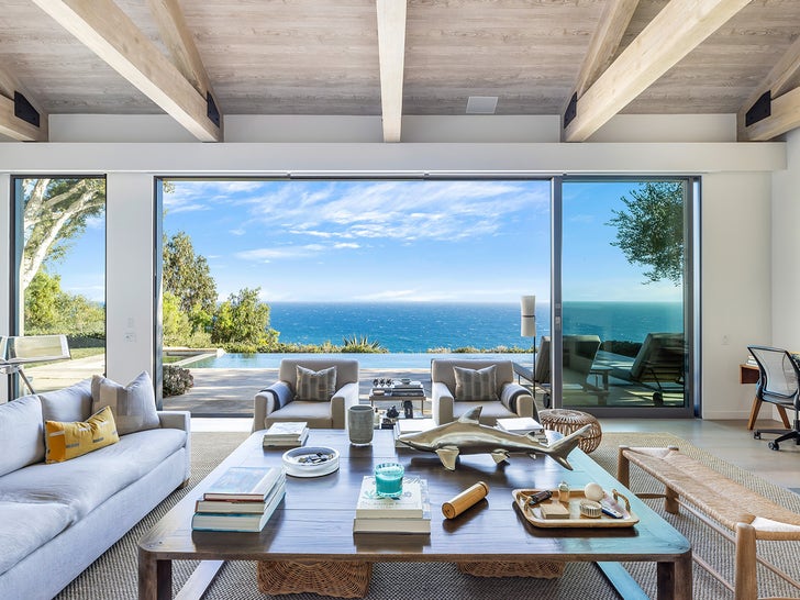 0810-Kathleen-Kennedy-Frank-Marshall-malibu-house-Photos-primary-3