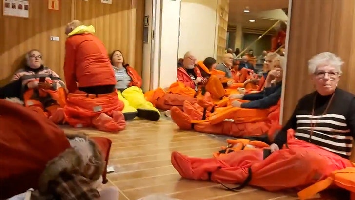 b199c88ffda24286b45ed00f8390492e_md 122523_cruise_vests_kal