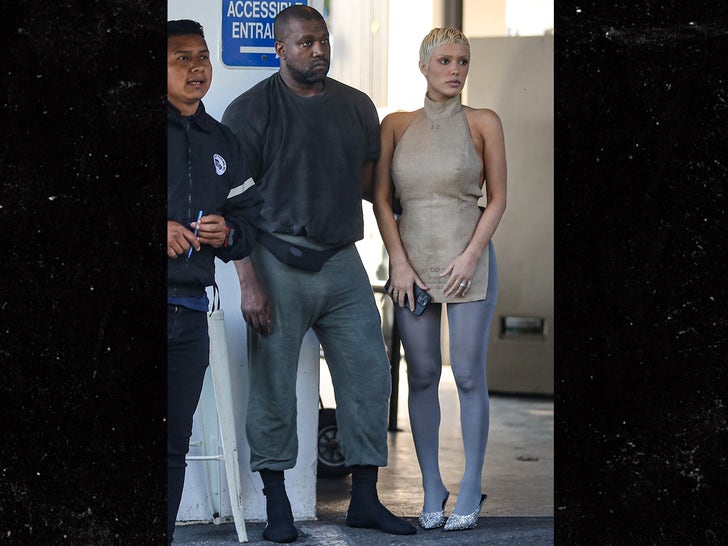 b30556aa2a6343a993da7bfdd9cc0e4e_md 0614-Kanye-West-Packs-On-PDA-With-Wife-Bianca-Censori-primary-3