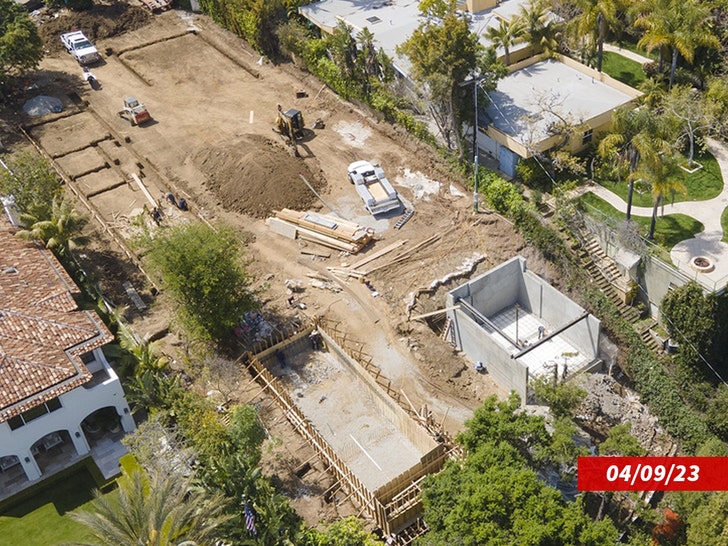 b3f91f12b3ea43128d7ea0f5fcb90166_md betty white