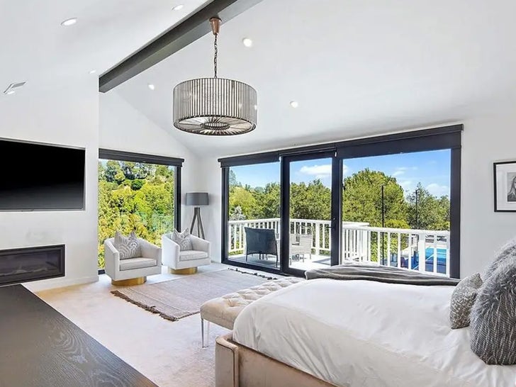 b40a990c765f4bb8ac2514de48eb3c9b_md 1215-Randall-Emmett-house-for-sale-primary-2